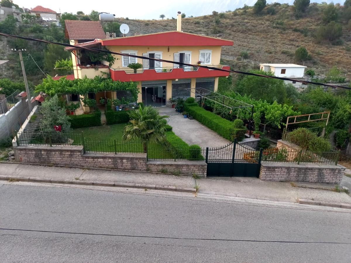 Gjirokastër Guesthousemantho מראה חיצוני תמונה